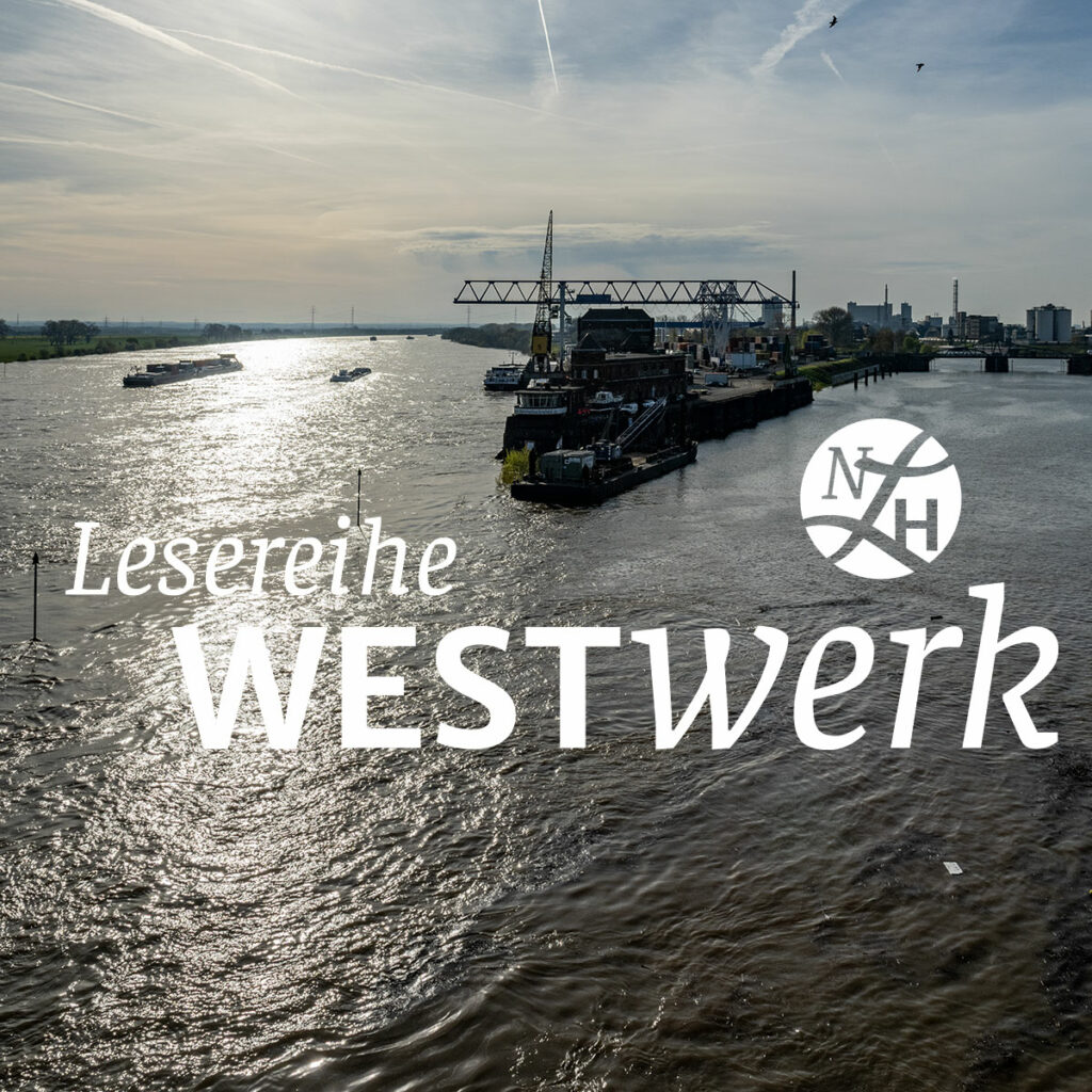 Der Rheinhafen Krefeld in der Morgensonne und das WESTWEK-Logo des Niederrheinischen Literaturhauses, Foto © Reinhold Janowitz