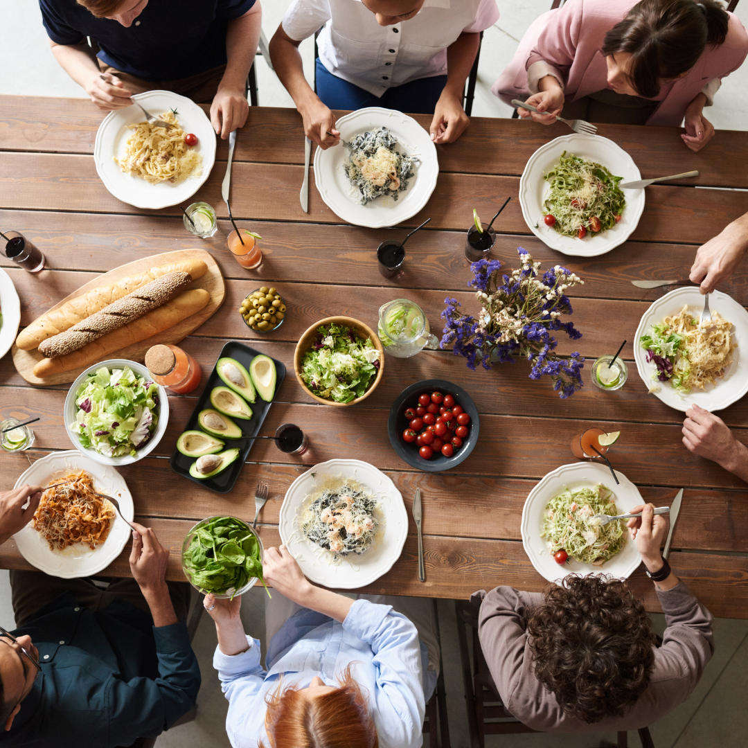 Community Dinner © Canva